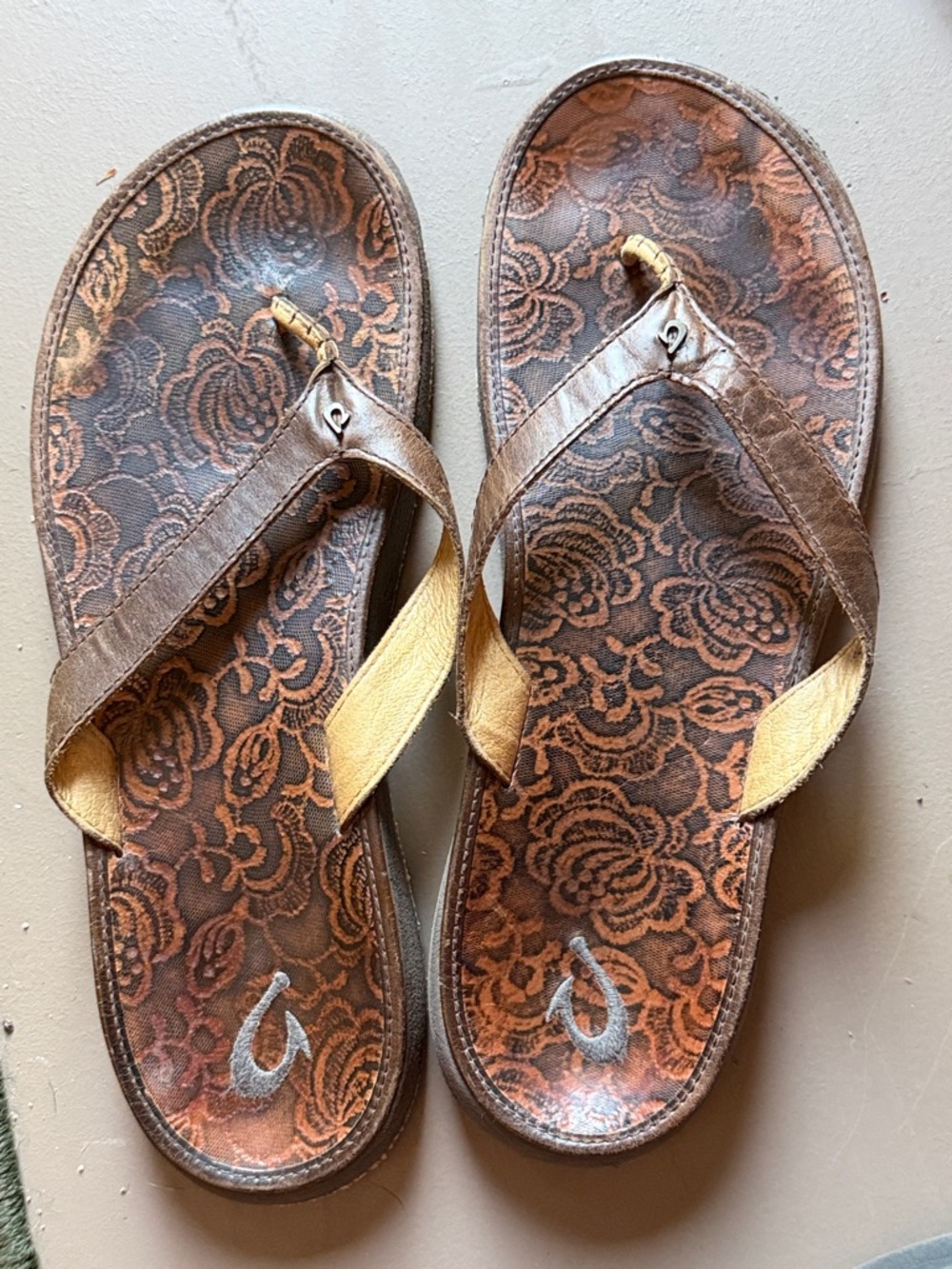 OluKai Paniolo Brown Floral-Print Leather Sandals with Tan Accents Size 11